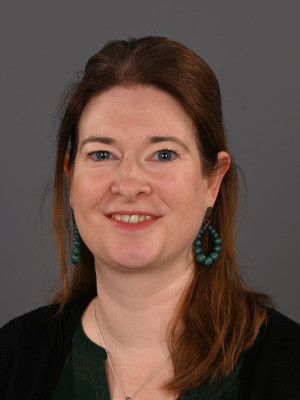 Kelly is werkzaam als secretaresse bij de afdeling dermatologie